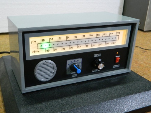 DIY带线性刻度的复古外观FM收音机